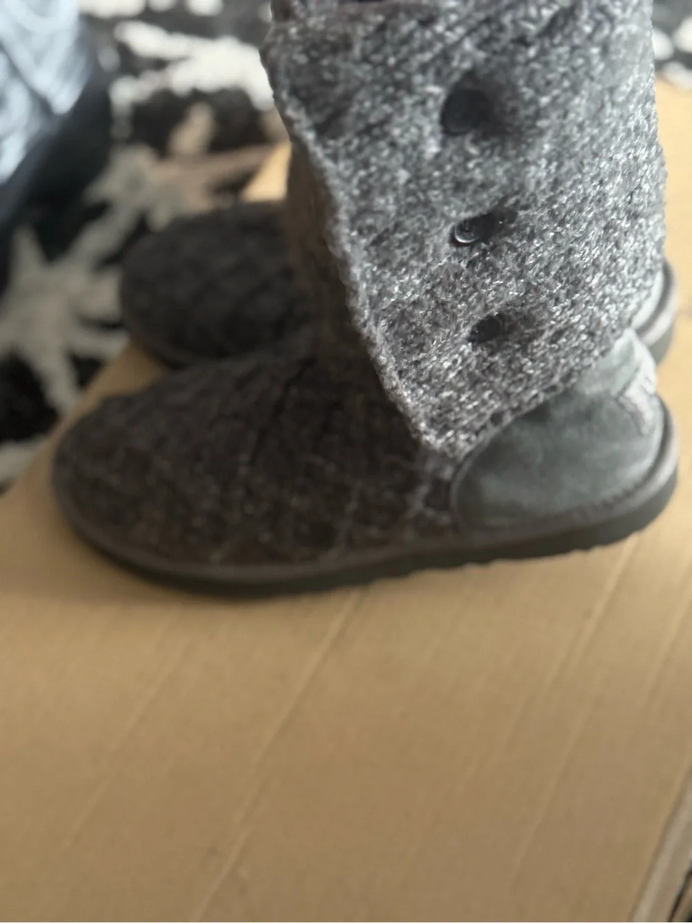 Ugg Women’s Gray Knit Button-Accent Winter Boots size 10
